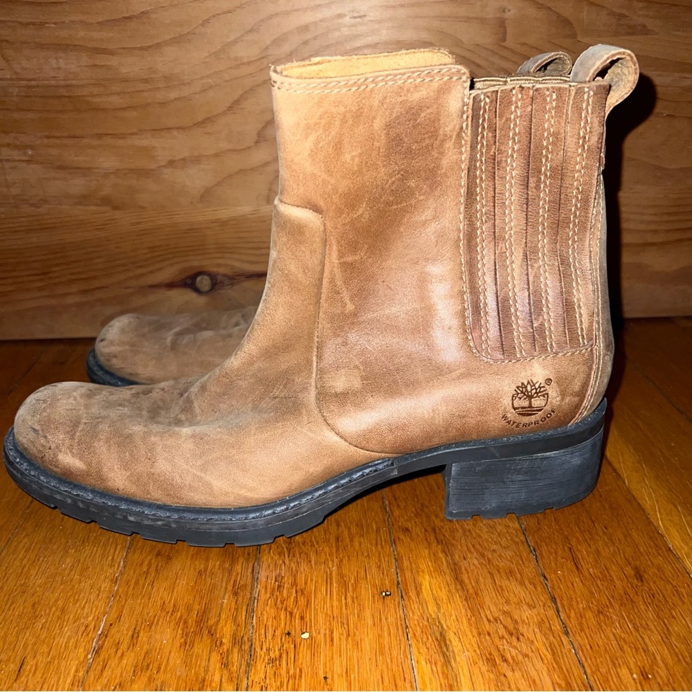 Timberland Women’s Chelsea Tan Leather Boots. Excellent condition